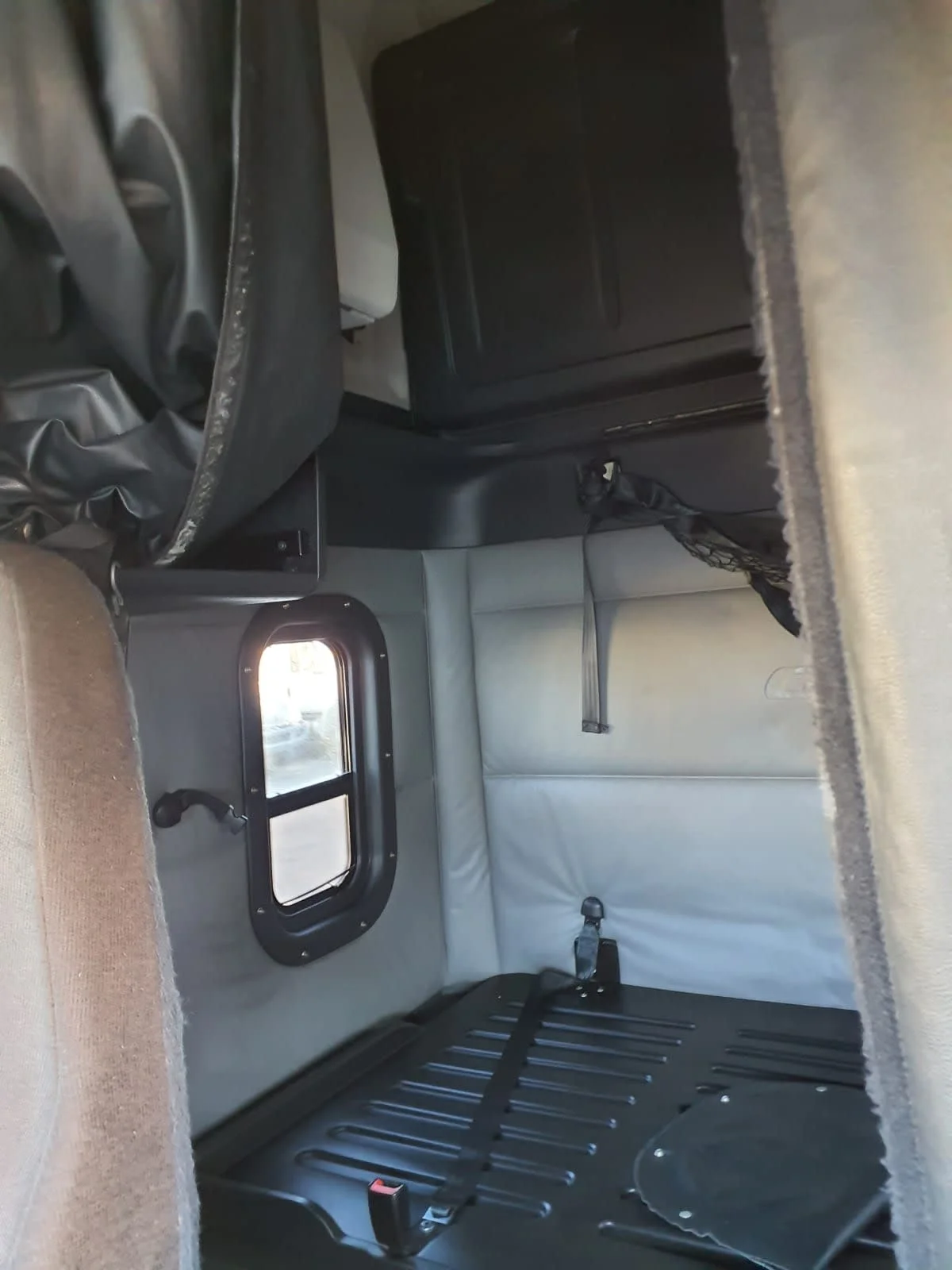 2022 Freightliner Cascadia - image 8