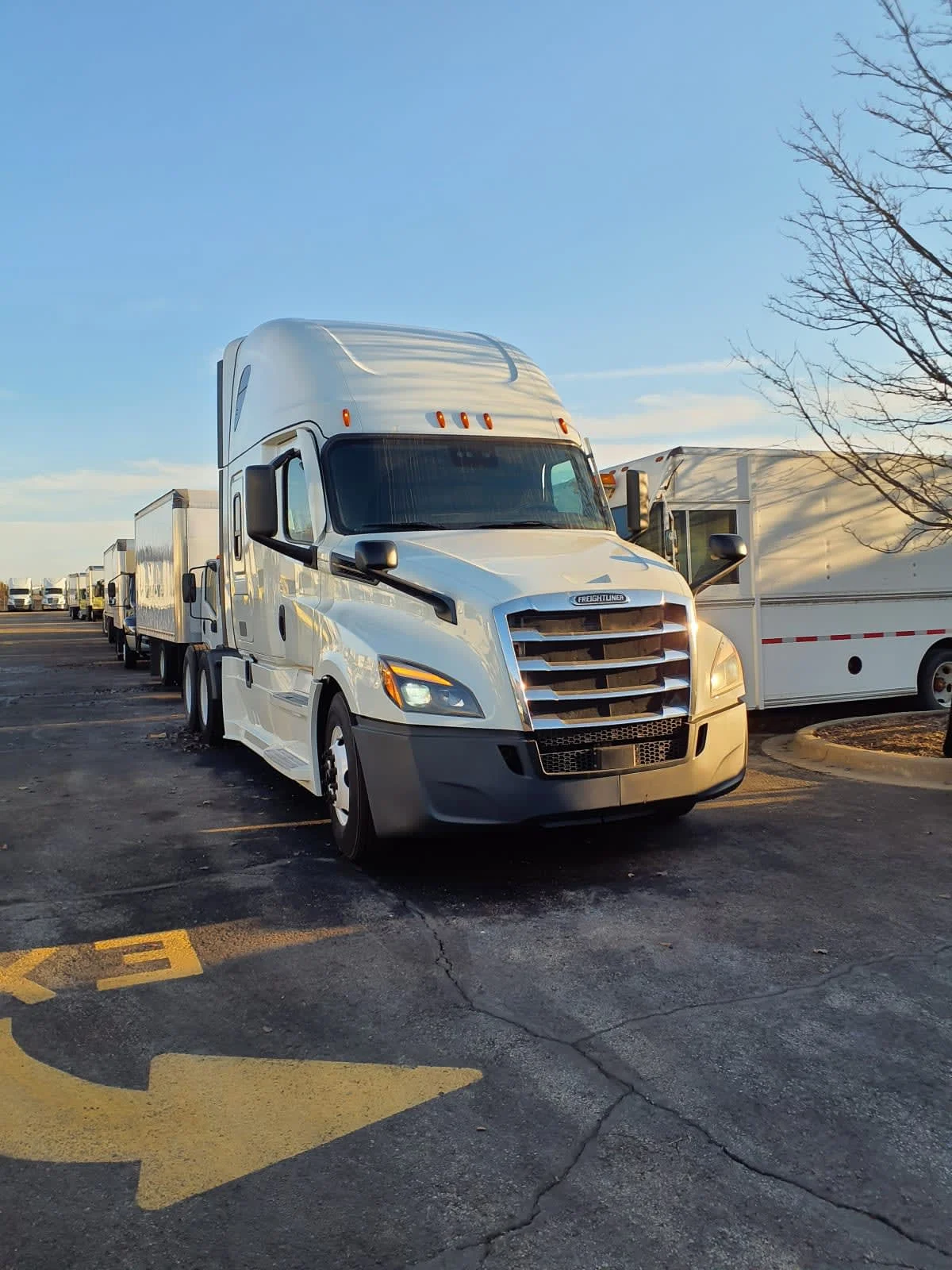 2022 Freightliner Cascadia - image 3