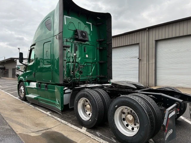 2022 Freightliner Cascadia in Pacific, WA — photo 7