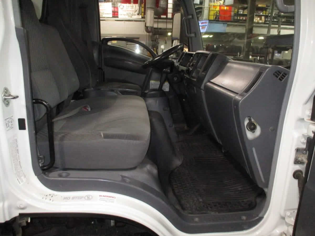 2010 Isuzu NPR - image 15