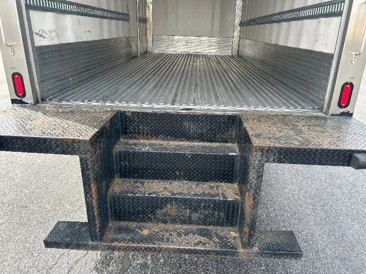 2022 International MV - image 9