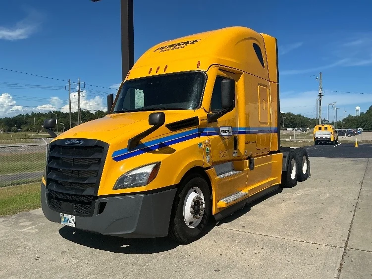 2022 Freightliner Cascadia in Gulfport, MS — photo 3