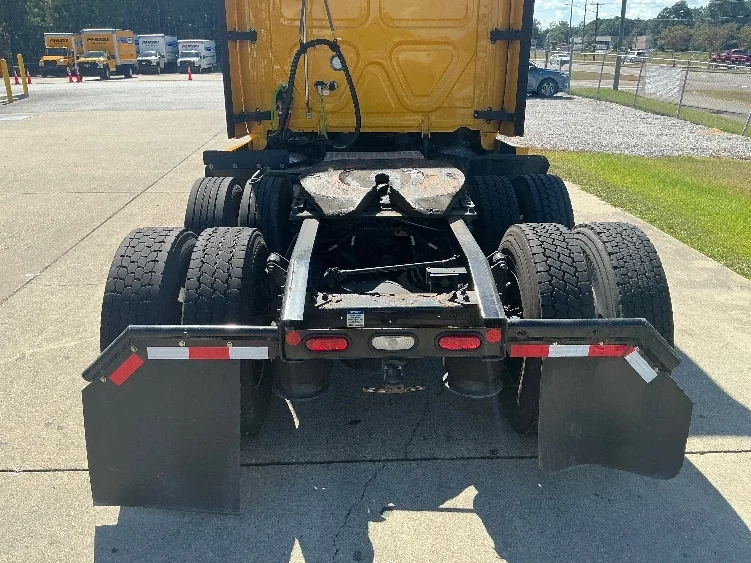 2022 Freightliner Cascadia in Gulfport, MS — photo 6