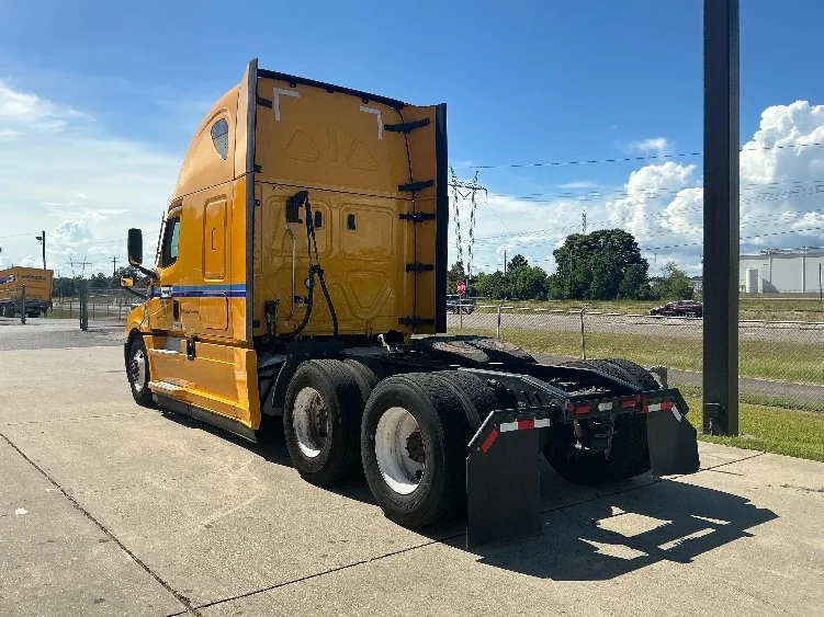 2022 Freightliner Cascadia in Gulfport, MS — photo 5