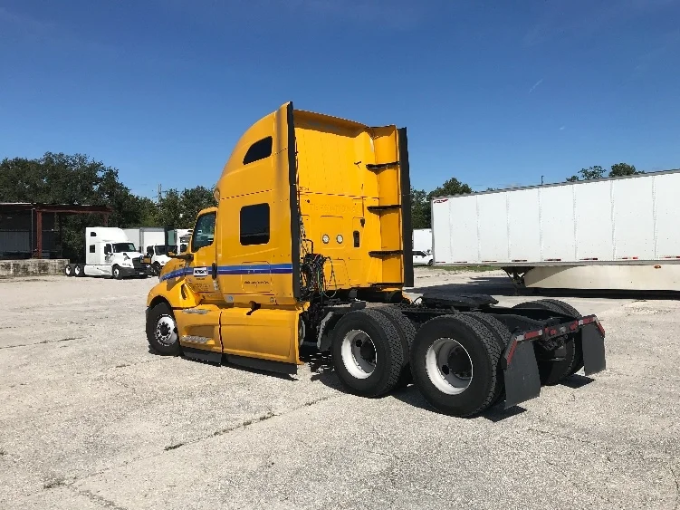 2022 International LT - image 5