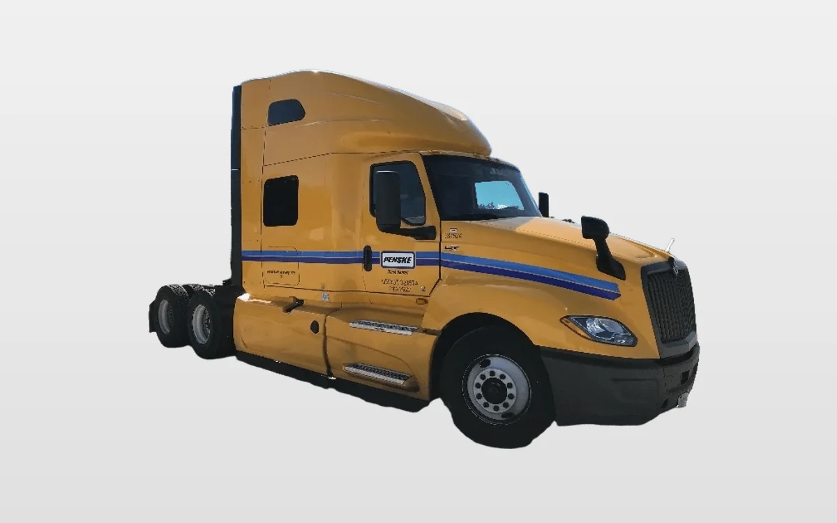 2022 International LT - image 1