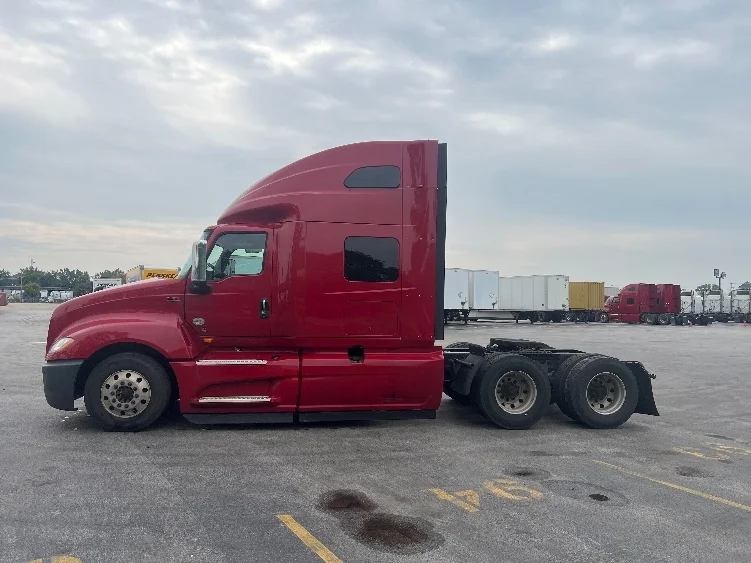 2019 International LT in Sturtevant, WI — photo 4