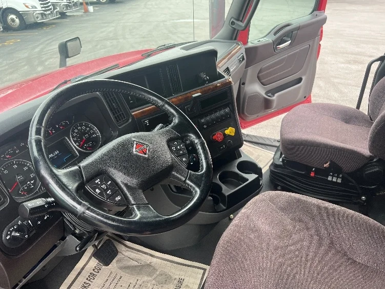 2019 International LT in Sturtevant, WI — photo 10