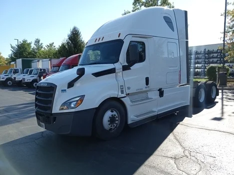 2021 Freightliner Cascadia in Sellersburg, IN — photo 3