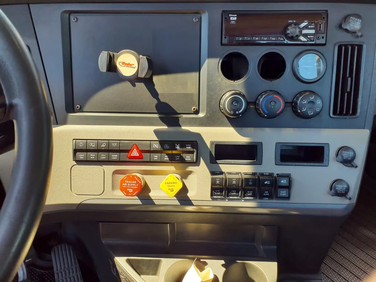 2021 Freightliner in Oak Creek, WI — photo 10