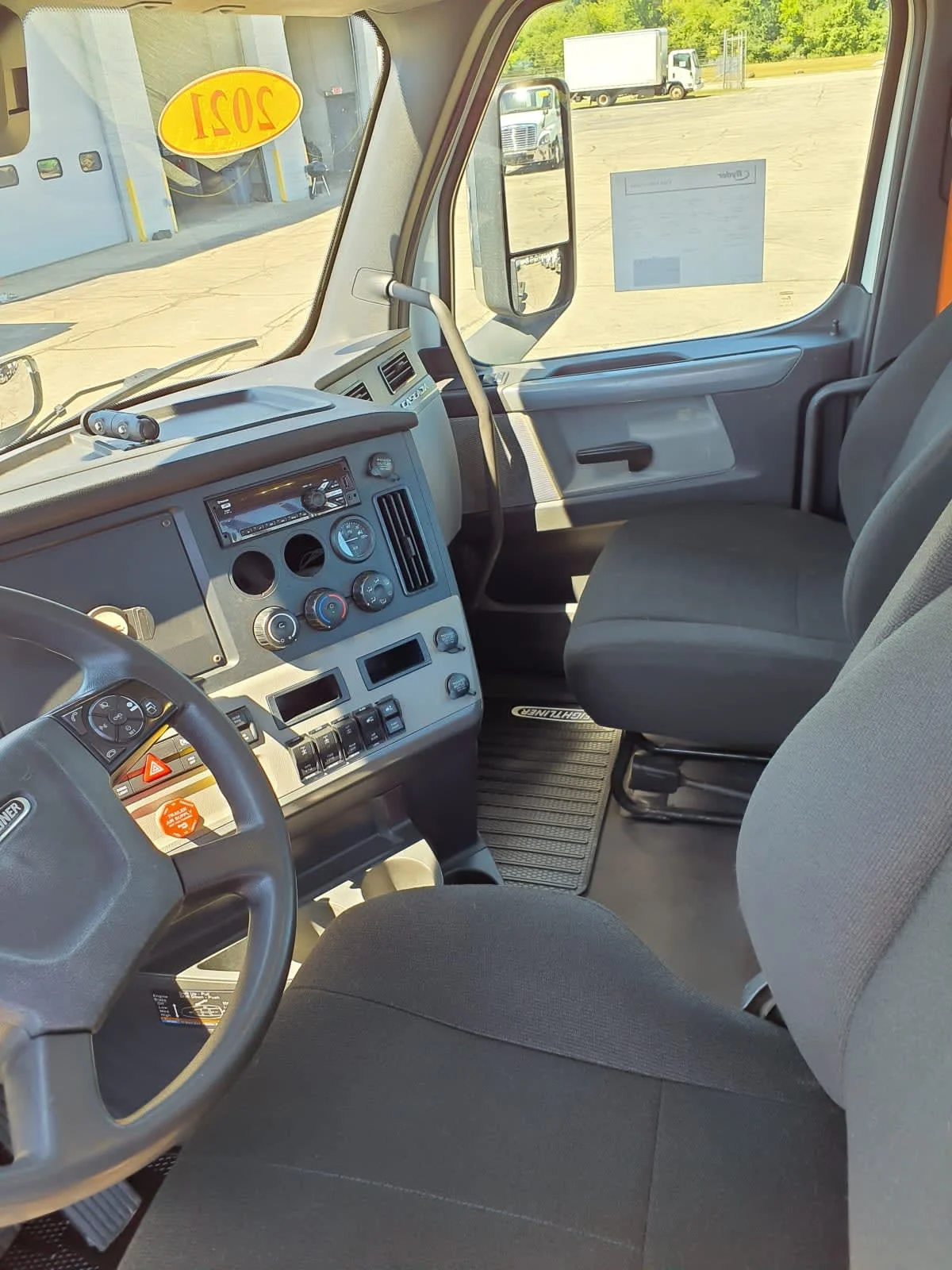 2021 Freightliner in Oak Creek, WI — photo 7