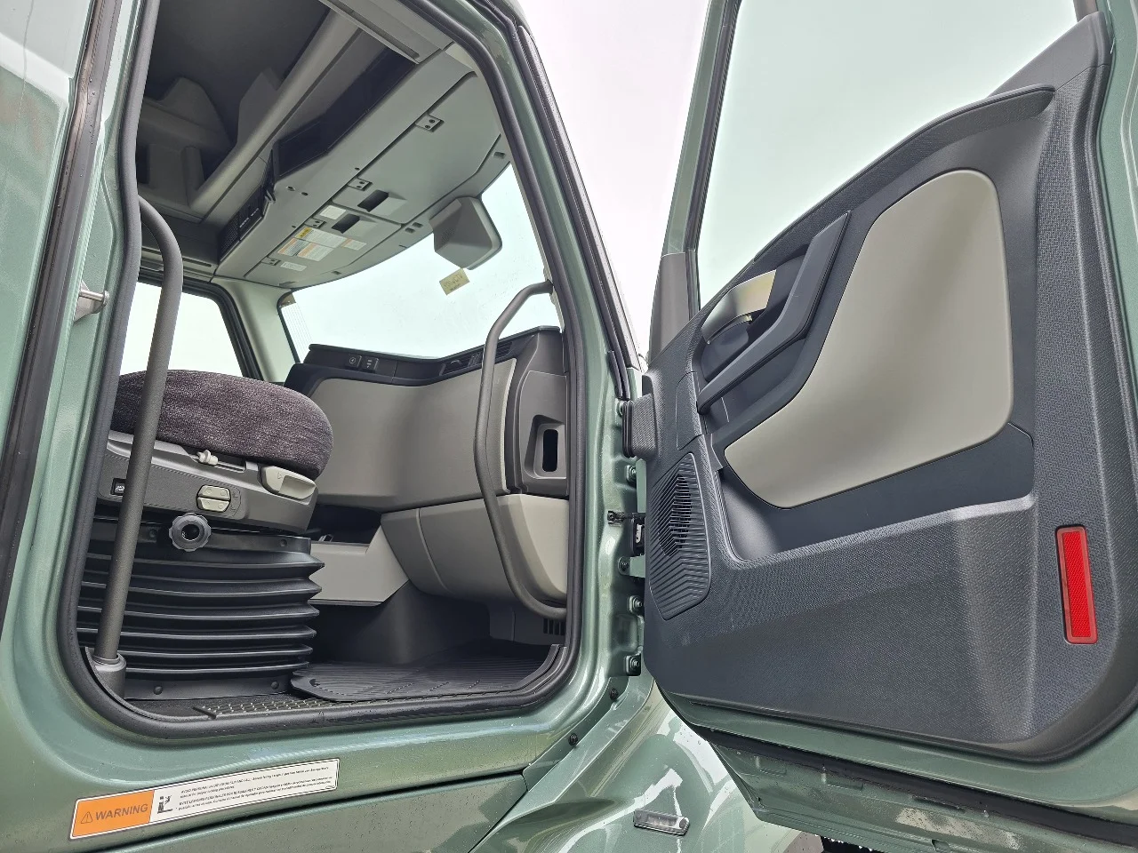 2026 Volvo in Toledo, OH — photo 11