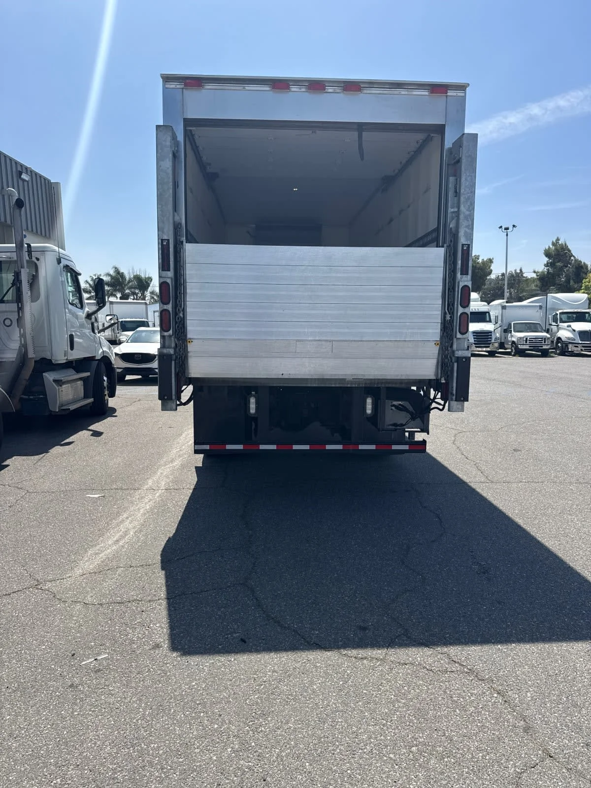 2019 Freightliner M2 106 in Pomona, CA — photo 5