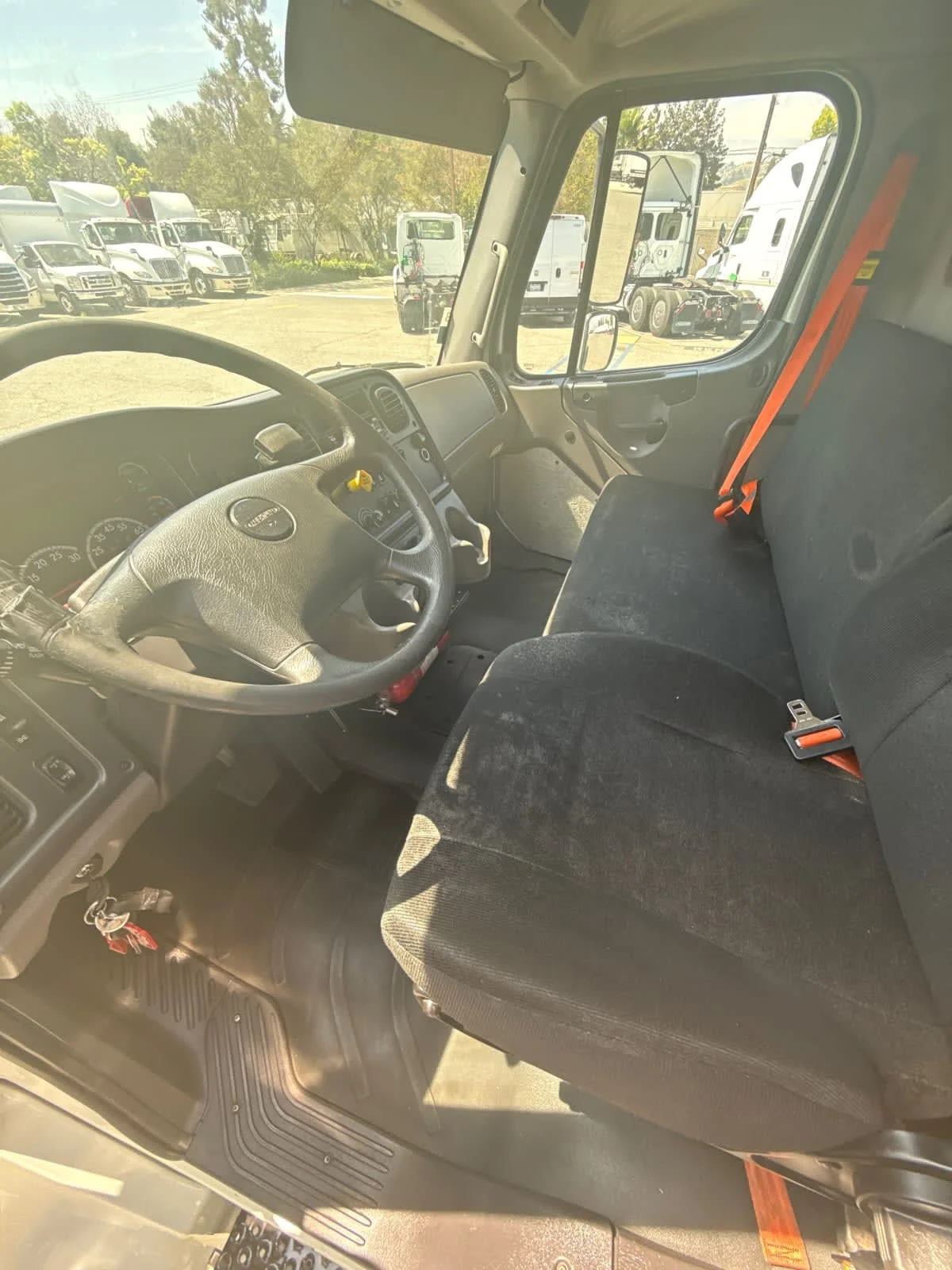 2019 Freightliner M2 106 in Pomona, CA — photo 8