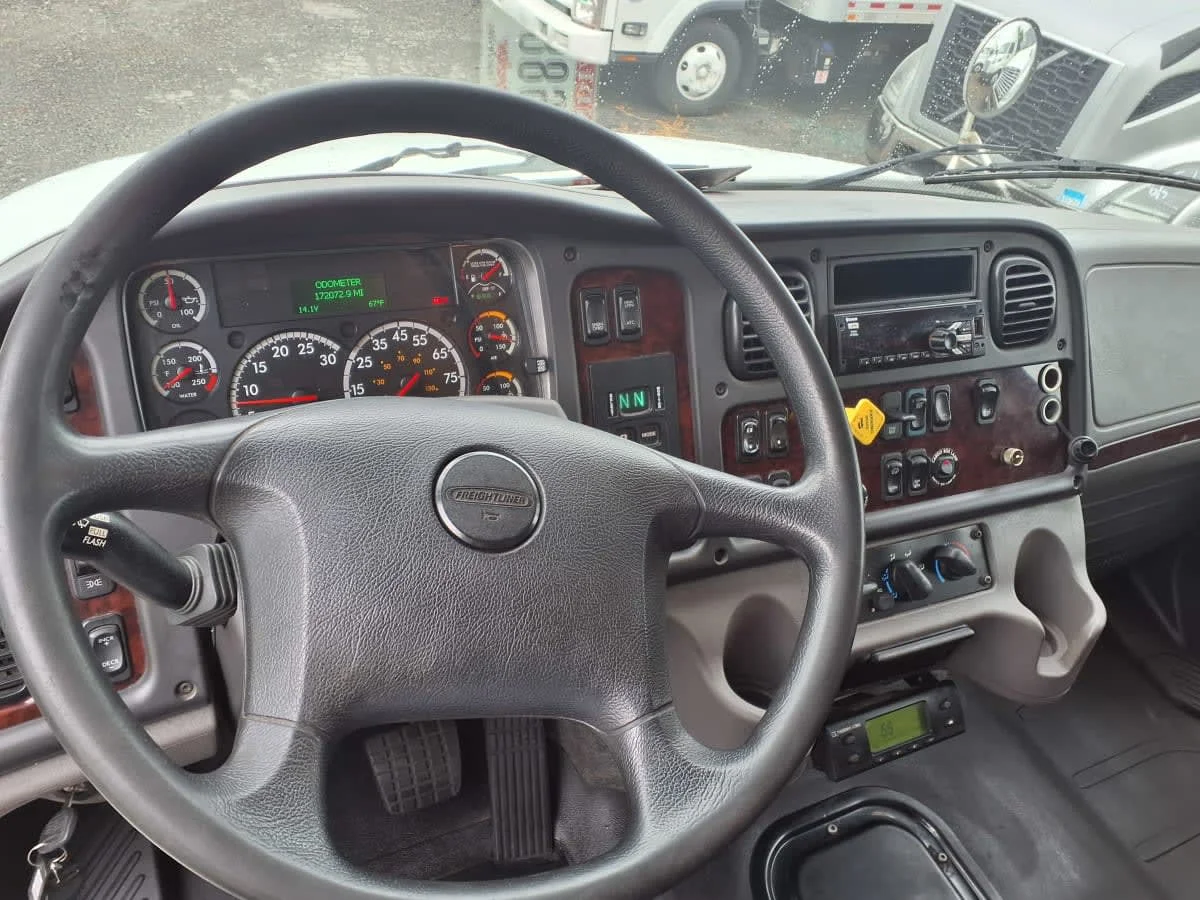 2020 Freightliner M2 106 - image 10