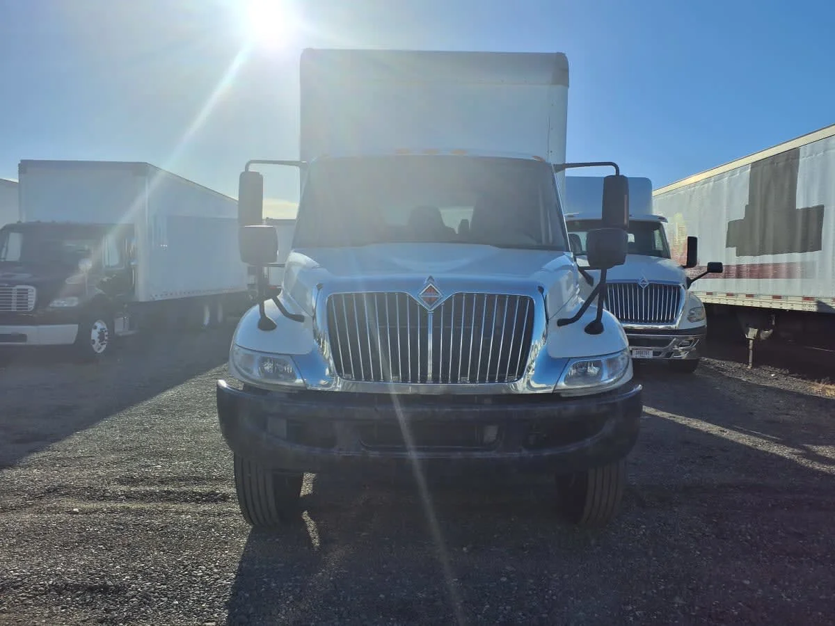 2018 International 4300 - image 2