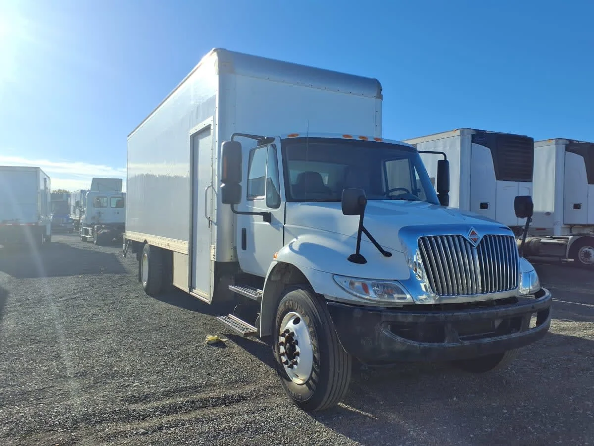 2018 International 4300 - image 3