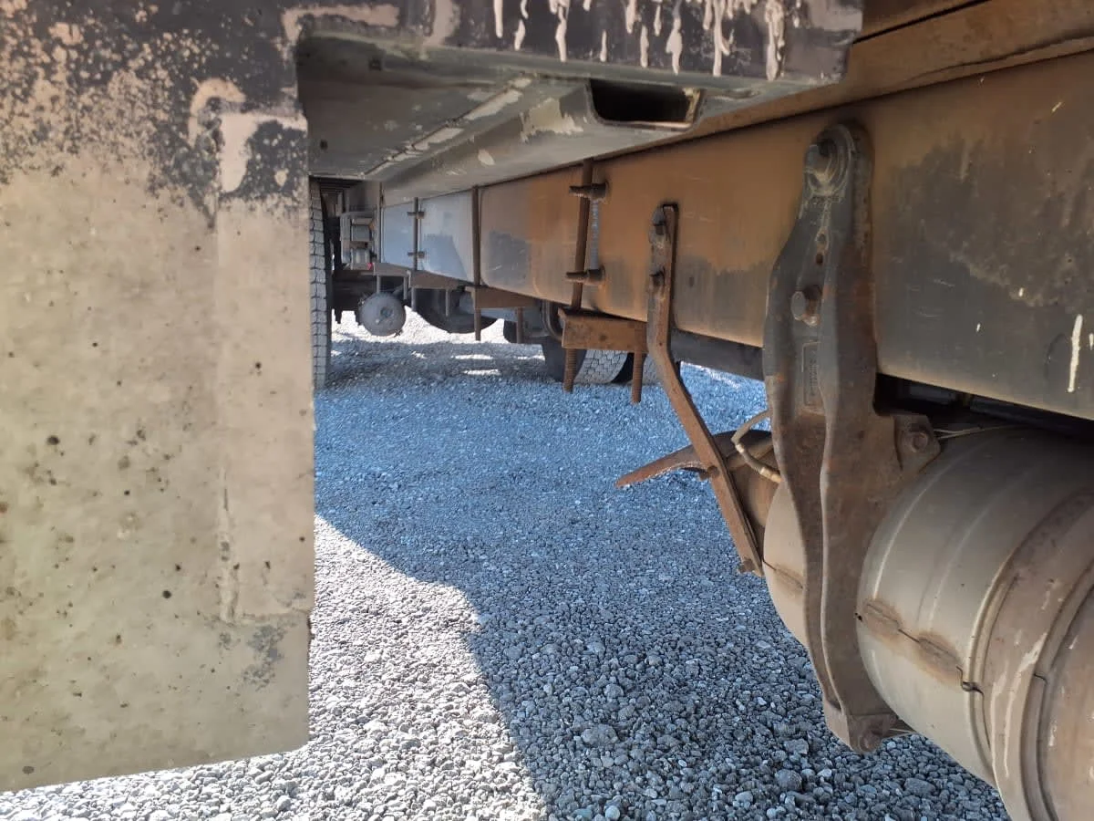 2018 International 4300 - image 14