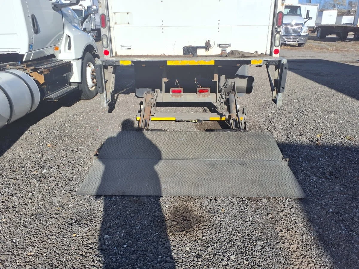 2018 International 4300 - image 15