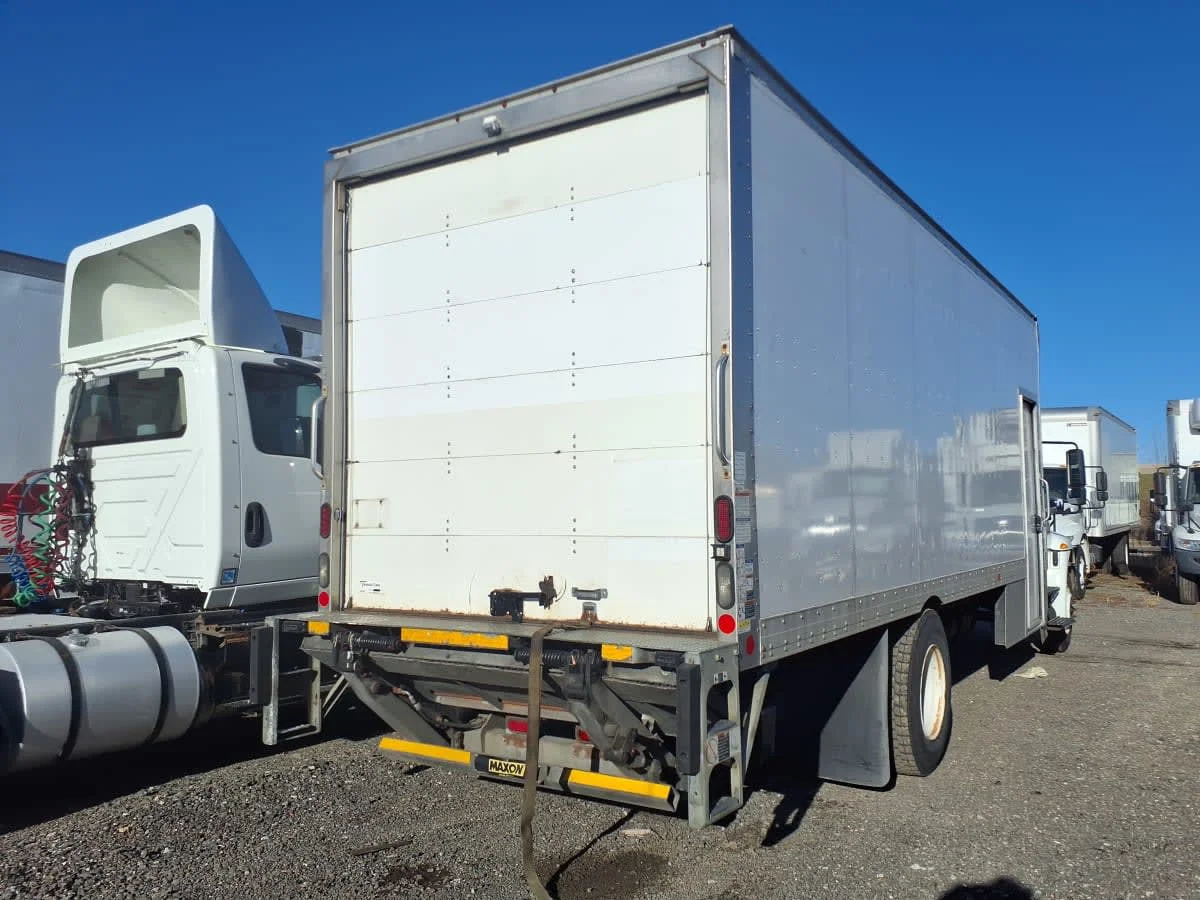 2018 International 4300 - image 4