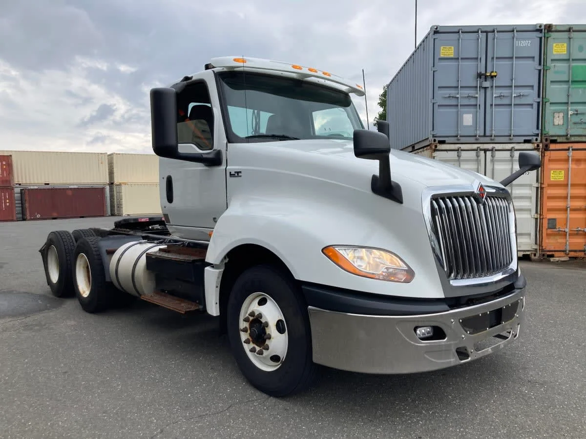 2019 International LT in Springfield, MA — photo 3