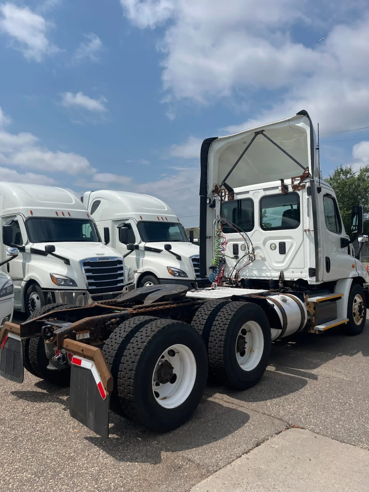 2017 Freightliner Cascadia in Minneapolis, MN — photo 4