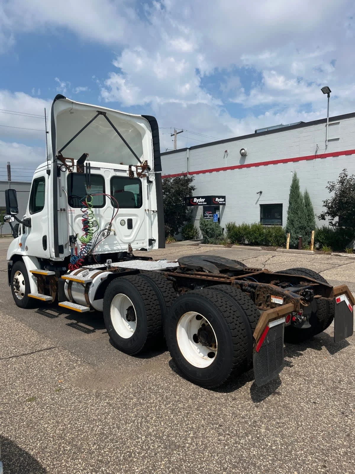 2017 Freightliner Cascadia in Minneapolis, MN — photo 6