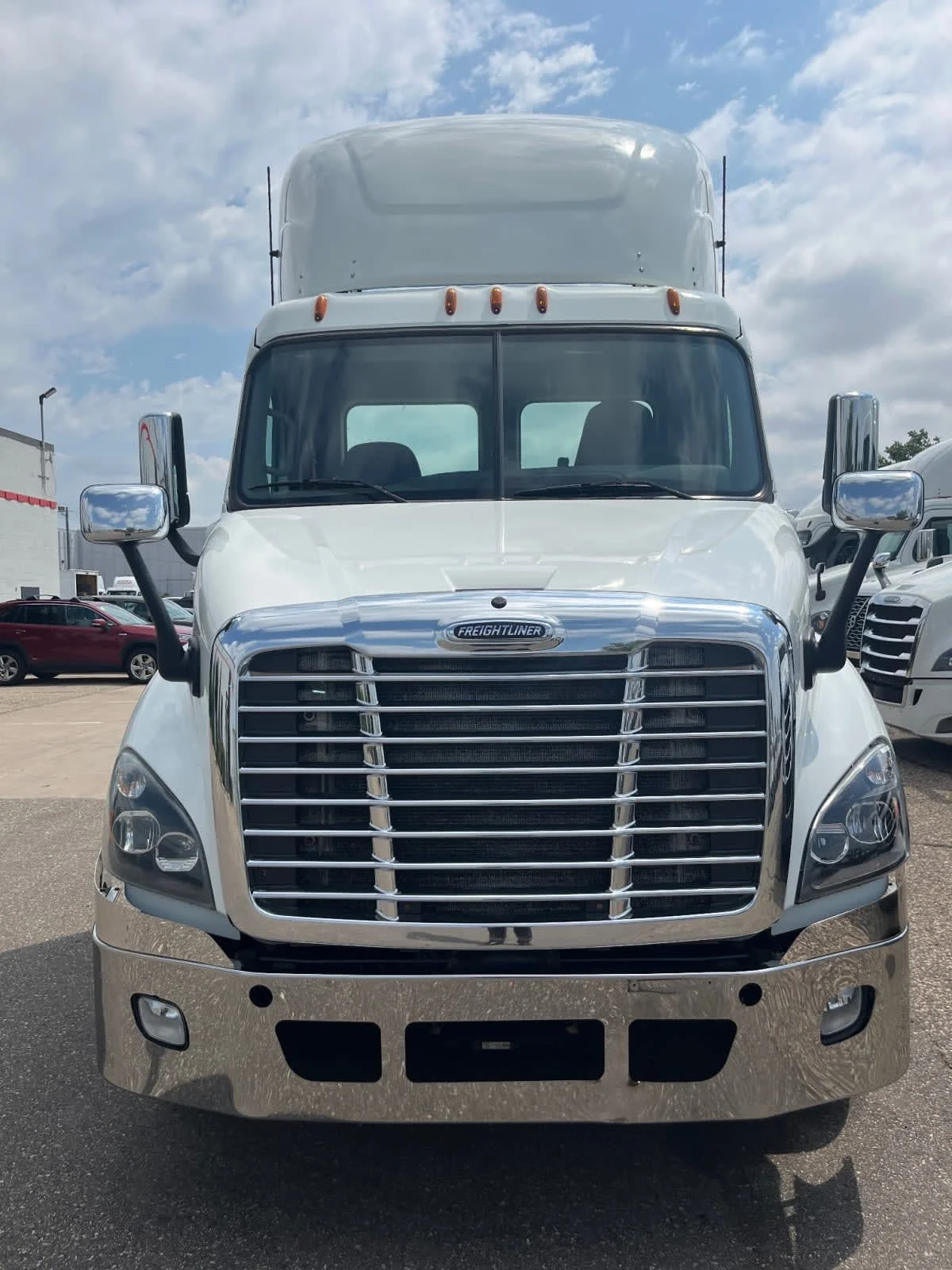 2017 Freightliner Cascadia in Minneapolis, MN — photo 2