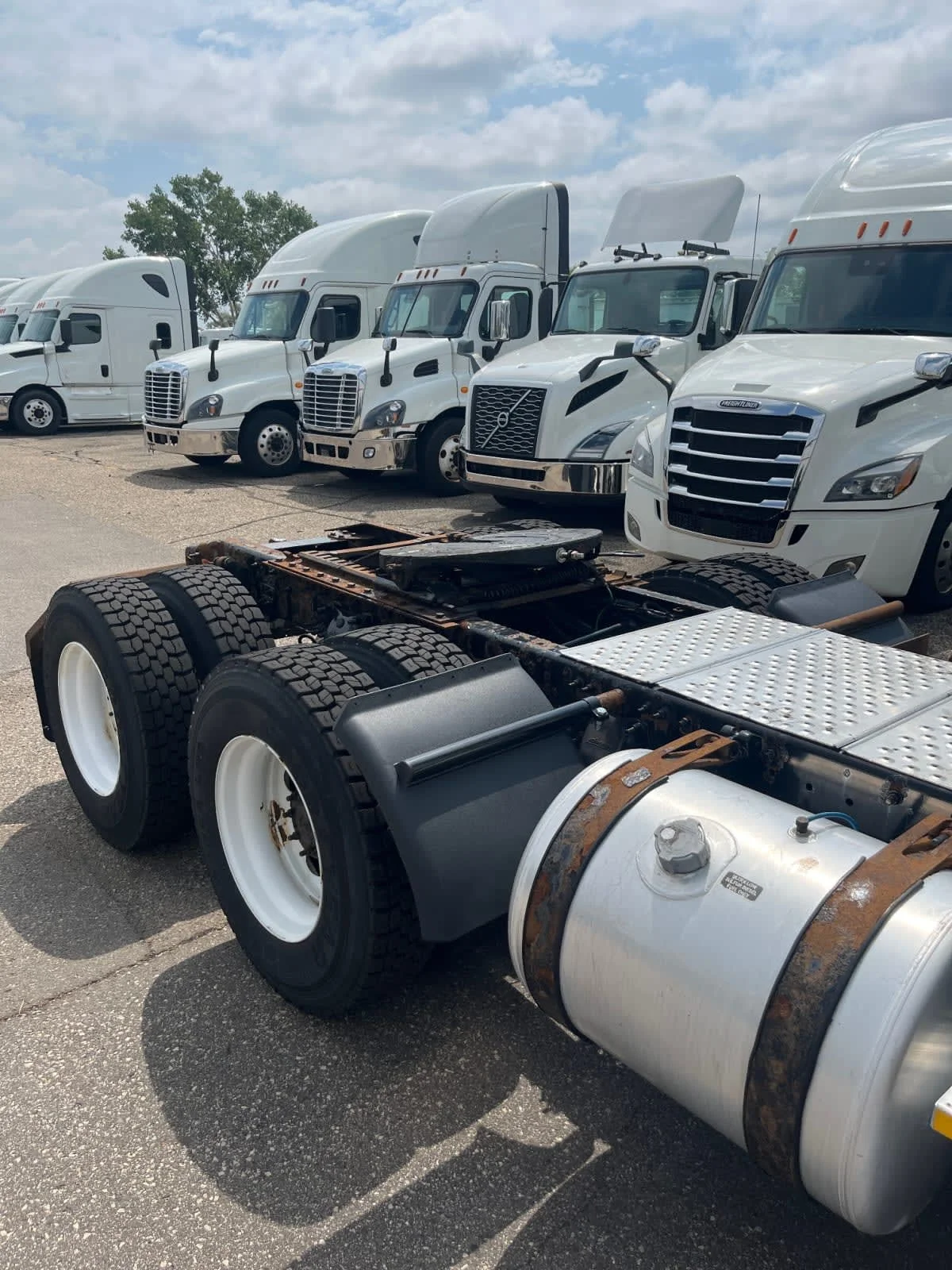 2017 Freightliner Cascadia in Minneapolis, MN — photo 12