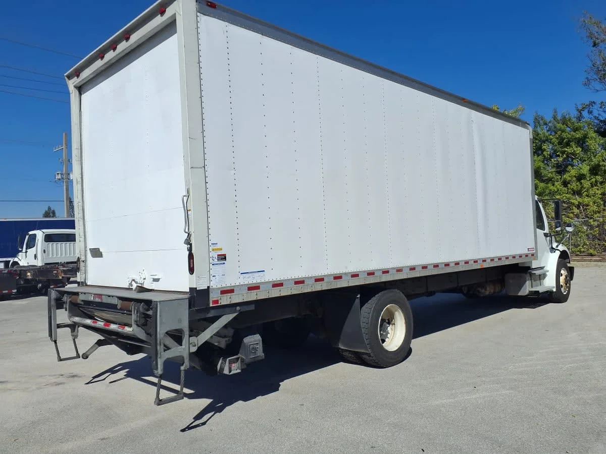 2018 Freightliner M2 106 - image 4