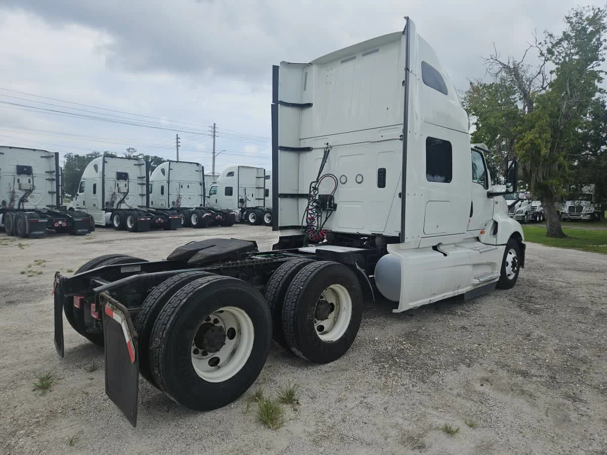 2020 International LT in Orlando, FL — photo 4