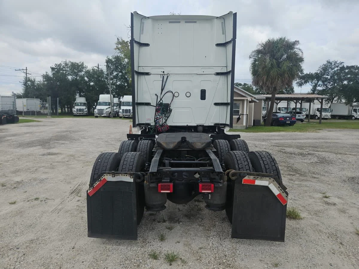 2020 International LT in Orlando, FL — photo 5