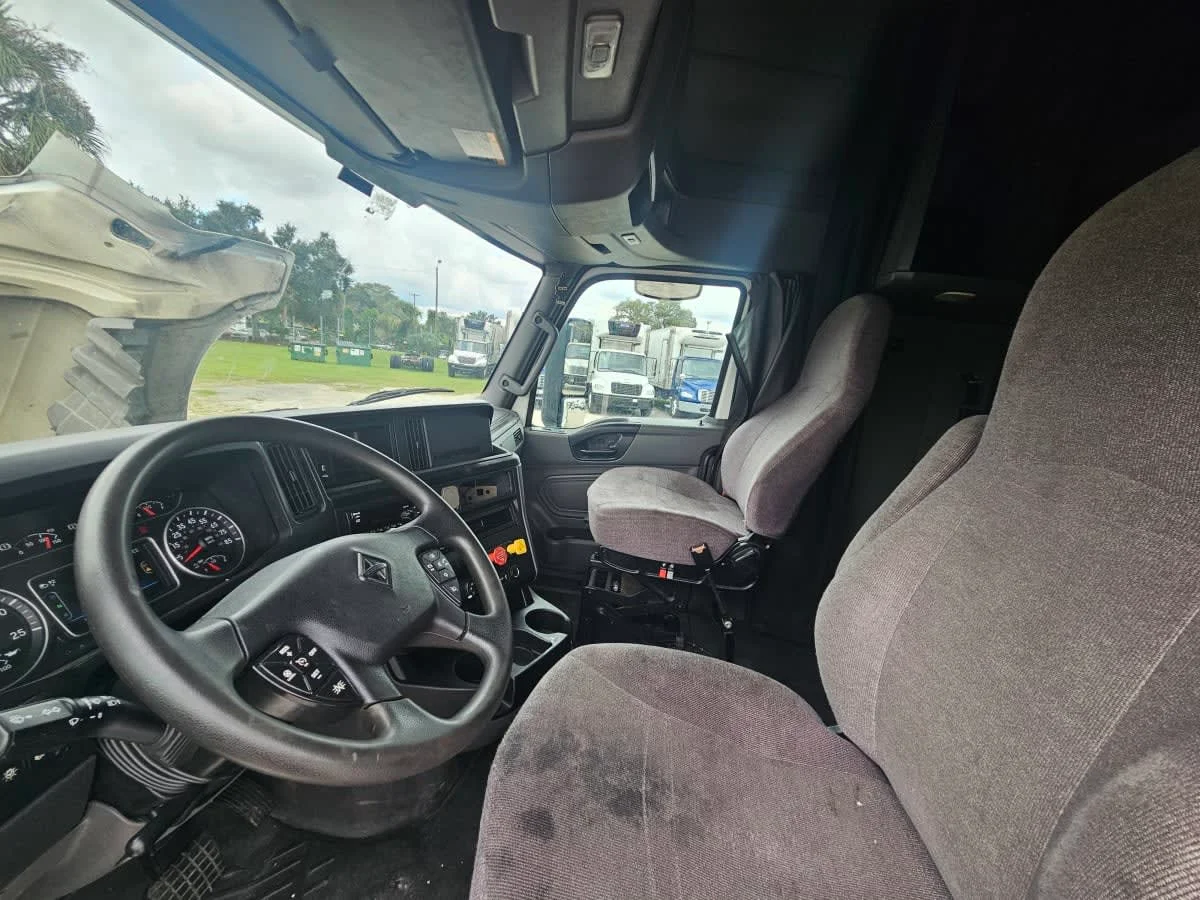 2020 International LT in Orlando, FL — photo 7