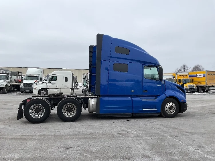 2020 Volvo VNL 760 - image 8