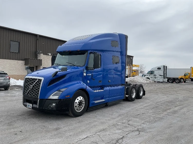 2020 Volvo VNL 760 - image 3
