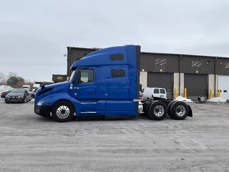 2020 Volvo VNL 760 - image 4