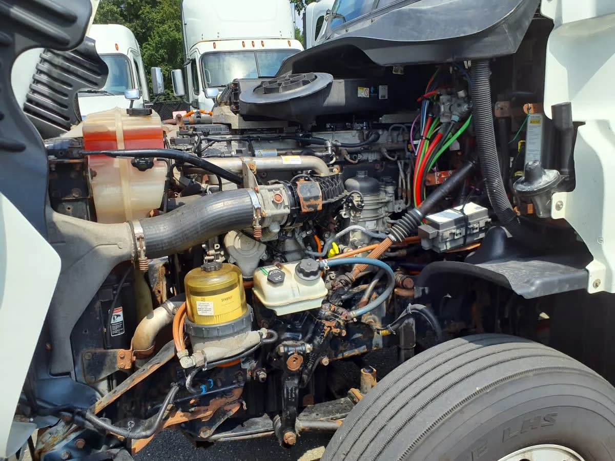 2016 Freightliner Cascadia - image 8