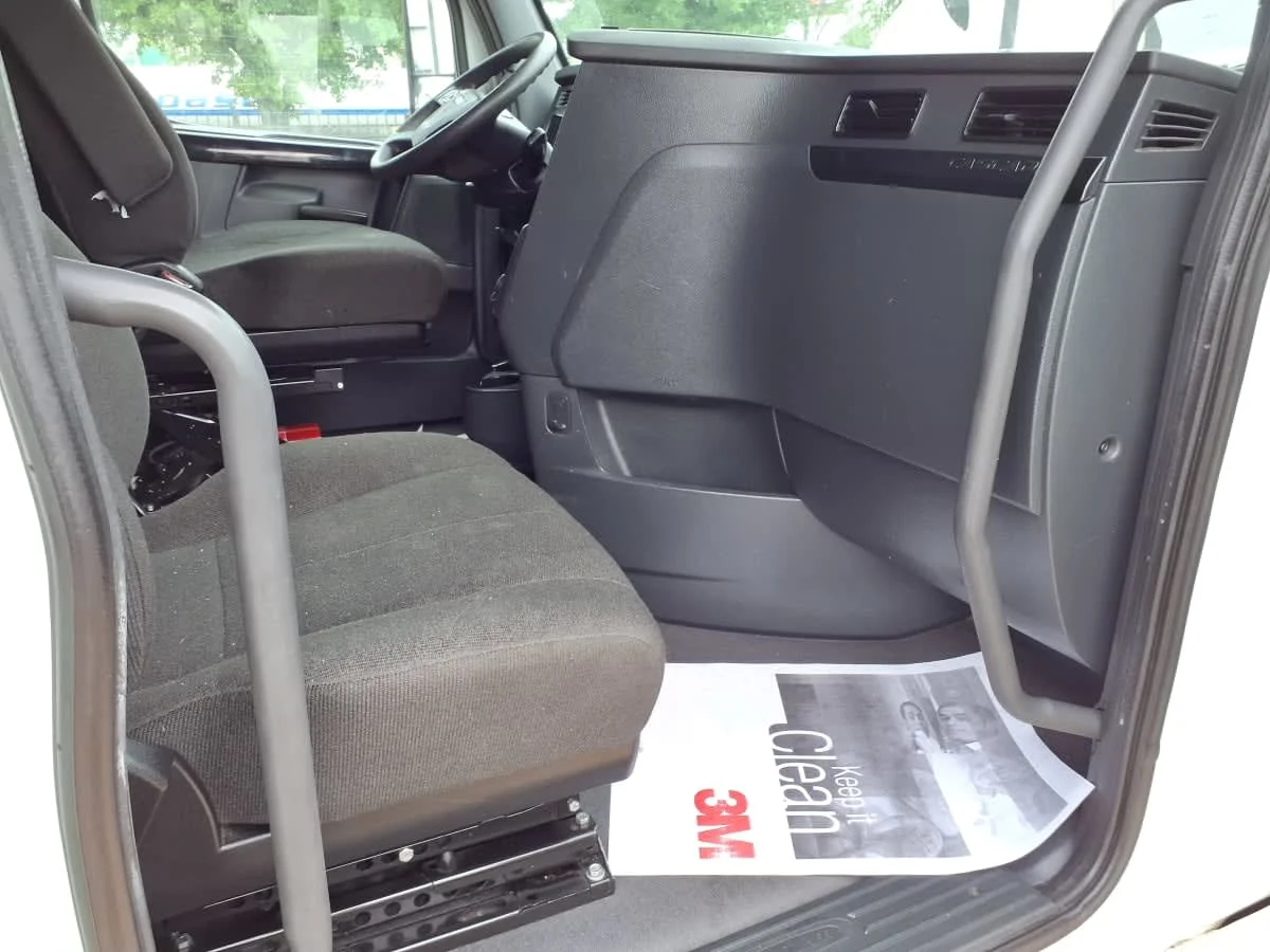 2023 Freightliner Cascadia - image 11