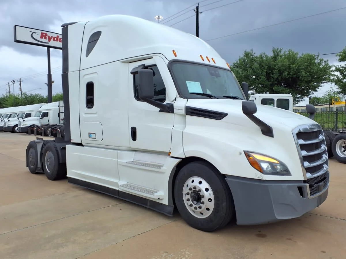 2023 Freightliner Cascadia - image 3