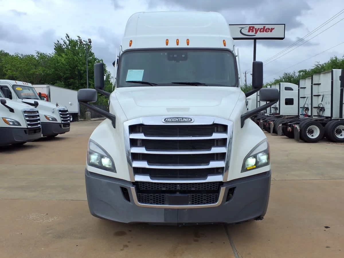 2023 Freightliner Cascadia - image 2