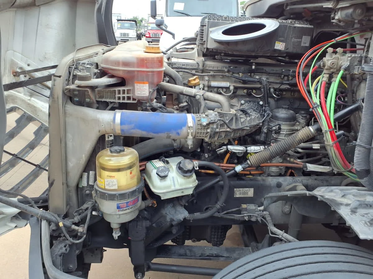 2023 Freightliner Cascadia - image 9