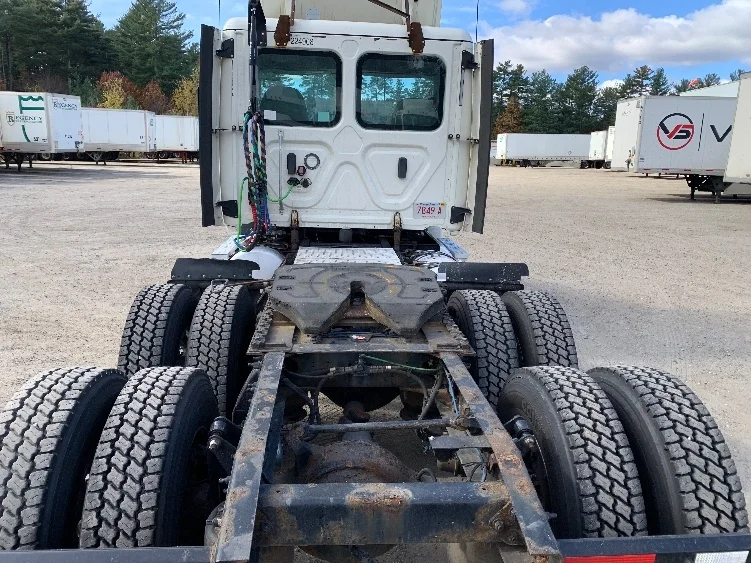 2019 Freightliner Cascadia in Franklin, MA — photo 6