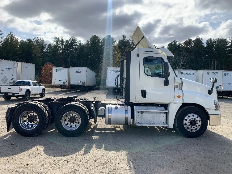 2019 Freightliner Cascadia in Franklin, MA — photo 8