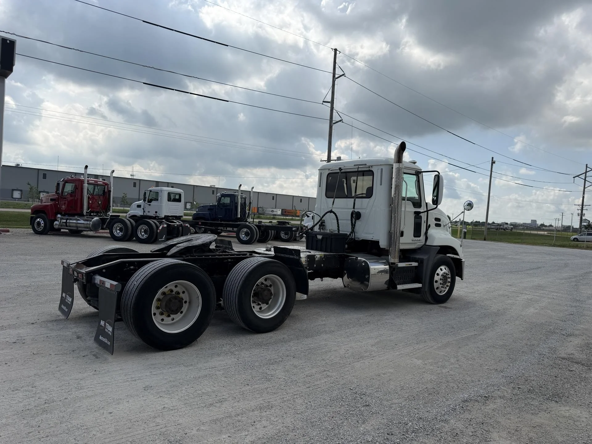 2015 Mack Pinnacle in Decatur, IL — photo 4