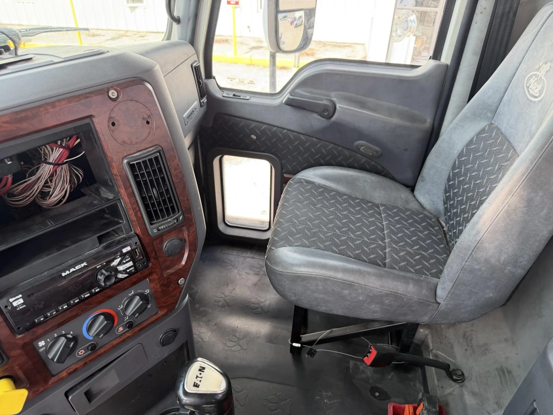 2015 Mack Pinnacle in Decatur, IL — photo 14
