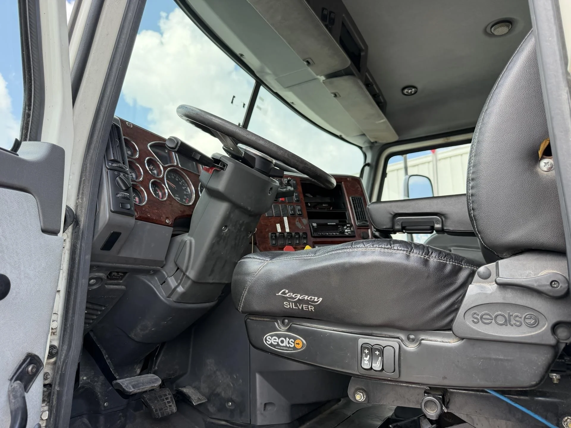 2015 Mack Pinnacle in Decatur, IL — photo 10
