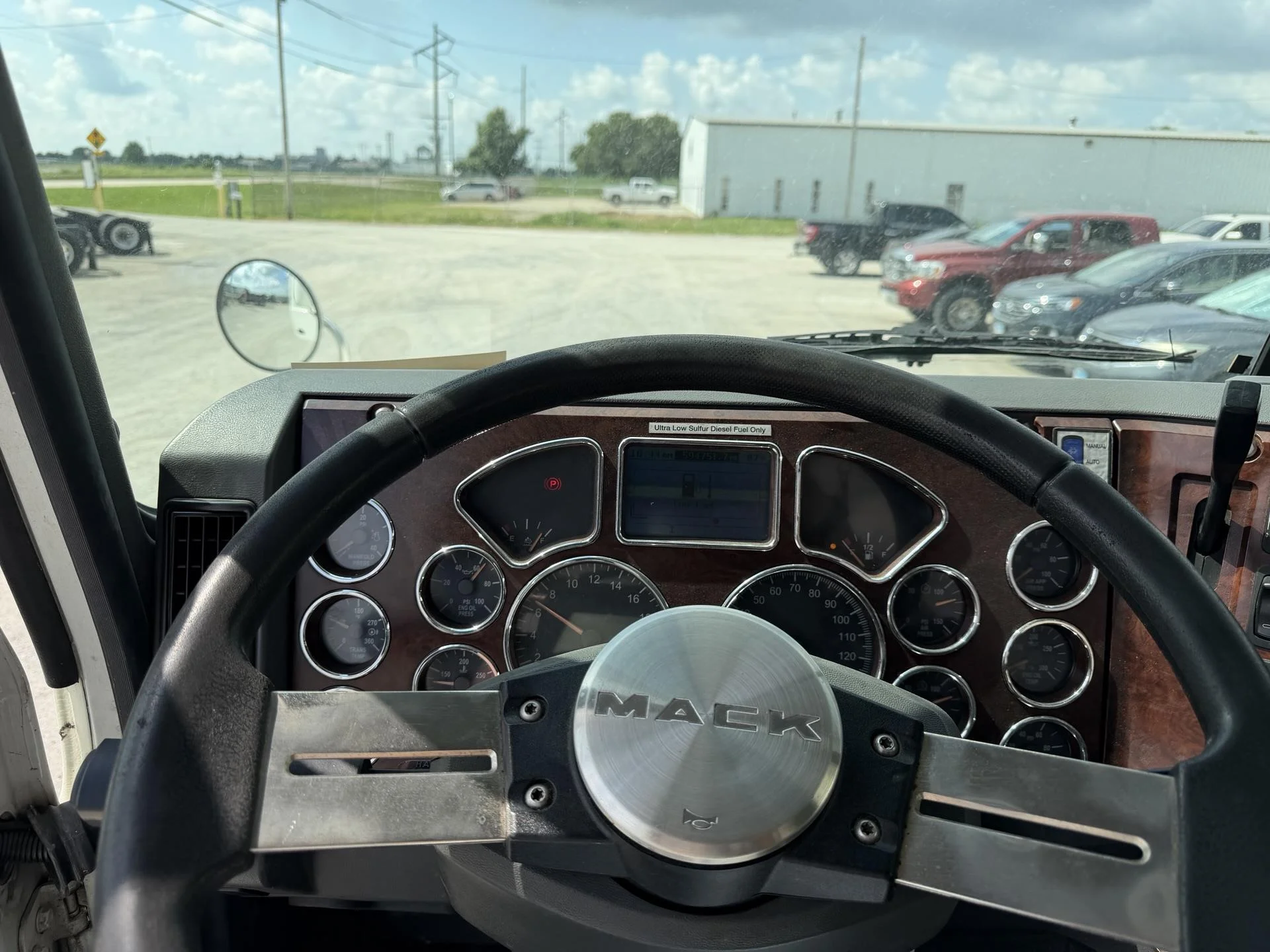 2015 Mack Pinnacle in Decatur, IL — photo 12