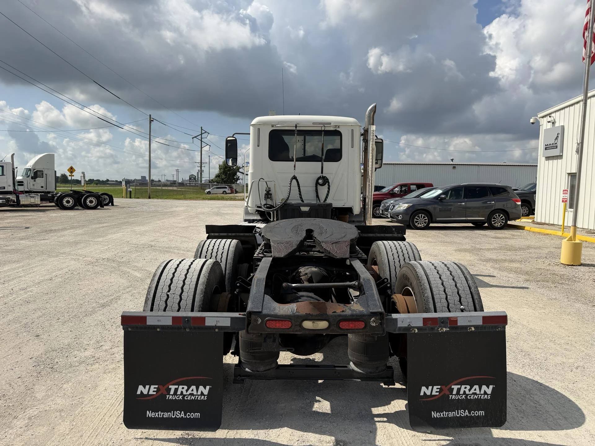 2015 Mack Pinnacle in Decatur, IL — photo 16