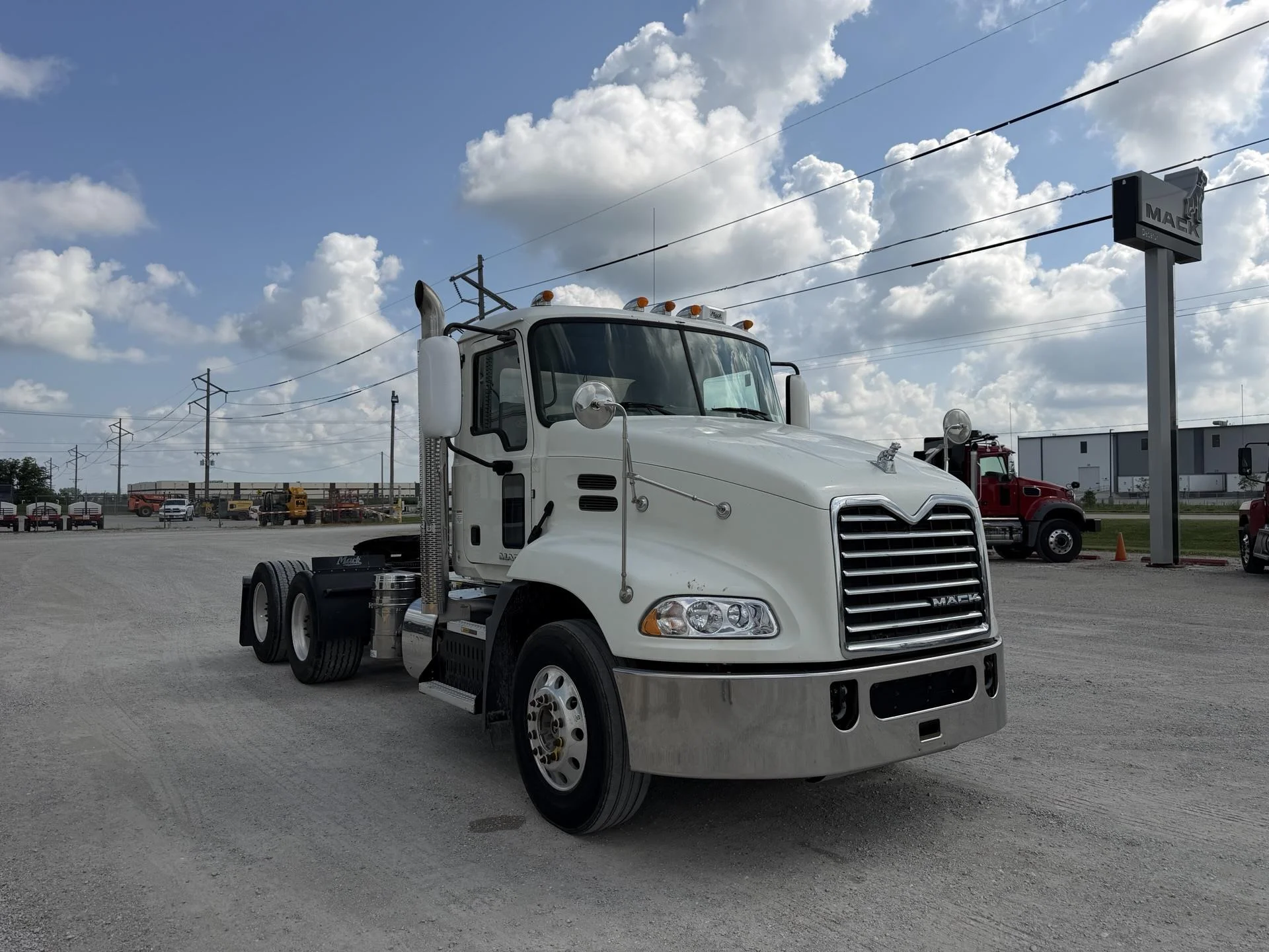 2015 Mack Pinnacle in Decatur, IL — photo 6