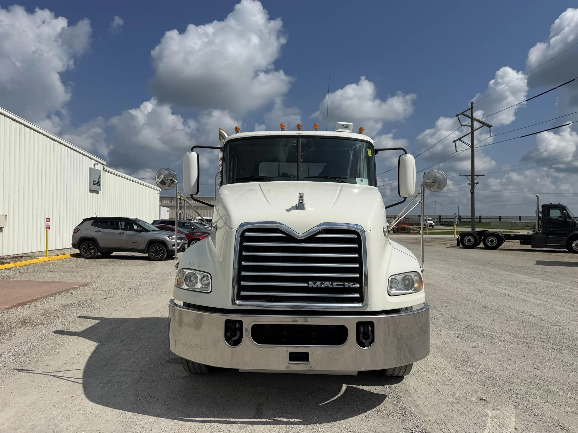 2015 Mack Pinnacle in Decatur, IL — photo 5
